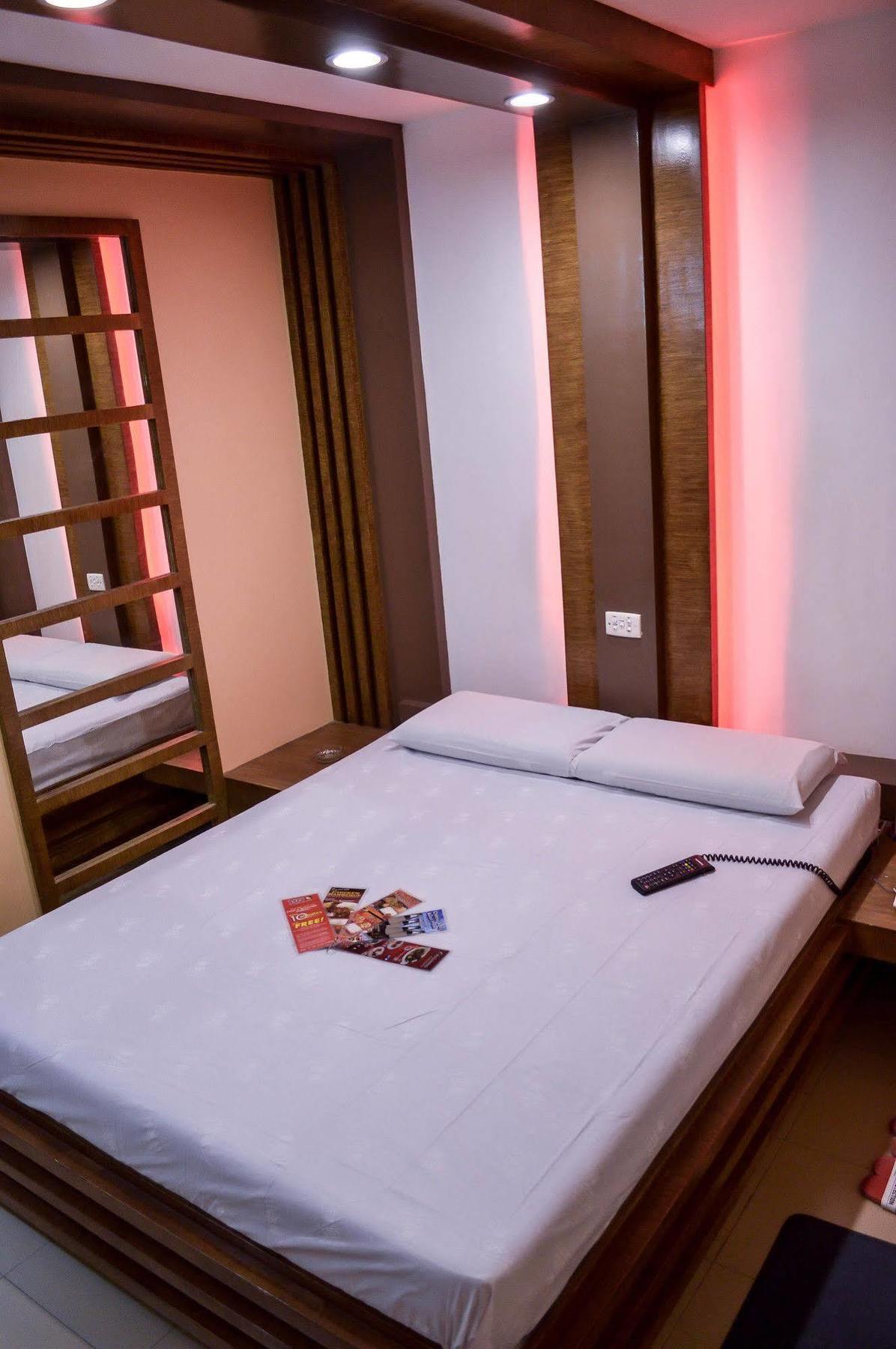 מנילה Hotel Sogo Sta Mesa מראה חיצוני תמונה
