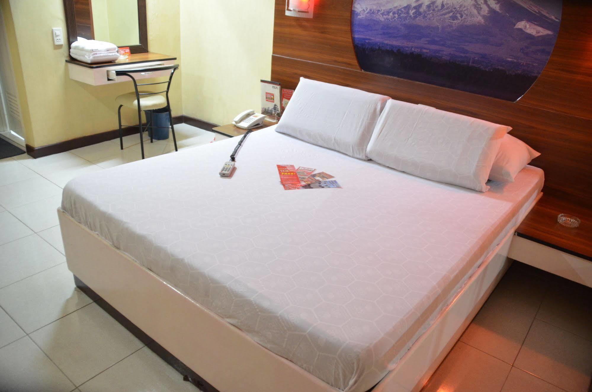 מנילה Hotel Sogo Sta Mesa מראה חיצוני תמונה